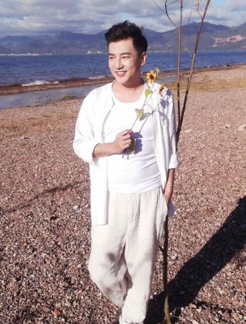 男孩素颜帅照片,揭秘男孩自然帅气的魅力瞬间